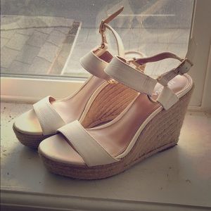 White summer wedge